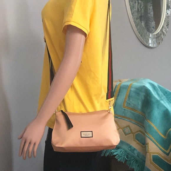Gucci pouch converted in to shoulder bag /cross body. - Picture 9 of 16